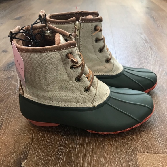 serra duck boots